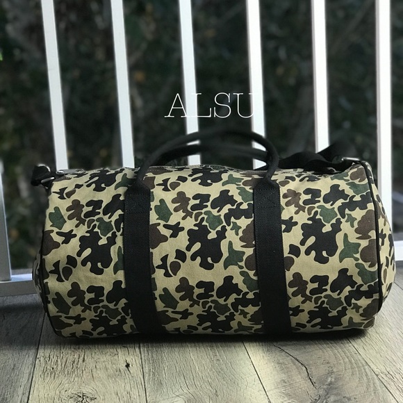 NWT Chuck Duffel Bag Navy Camo AUTHENTIC - Picture 4 of 8